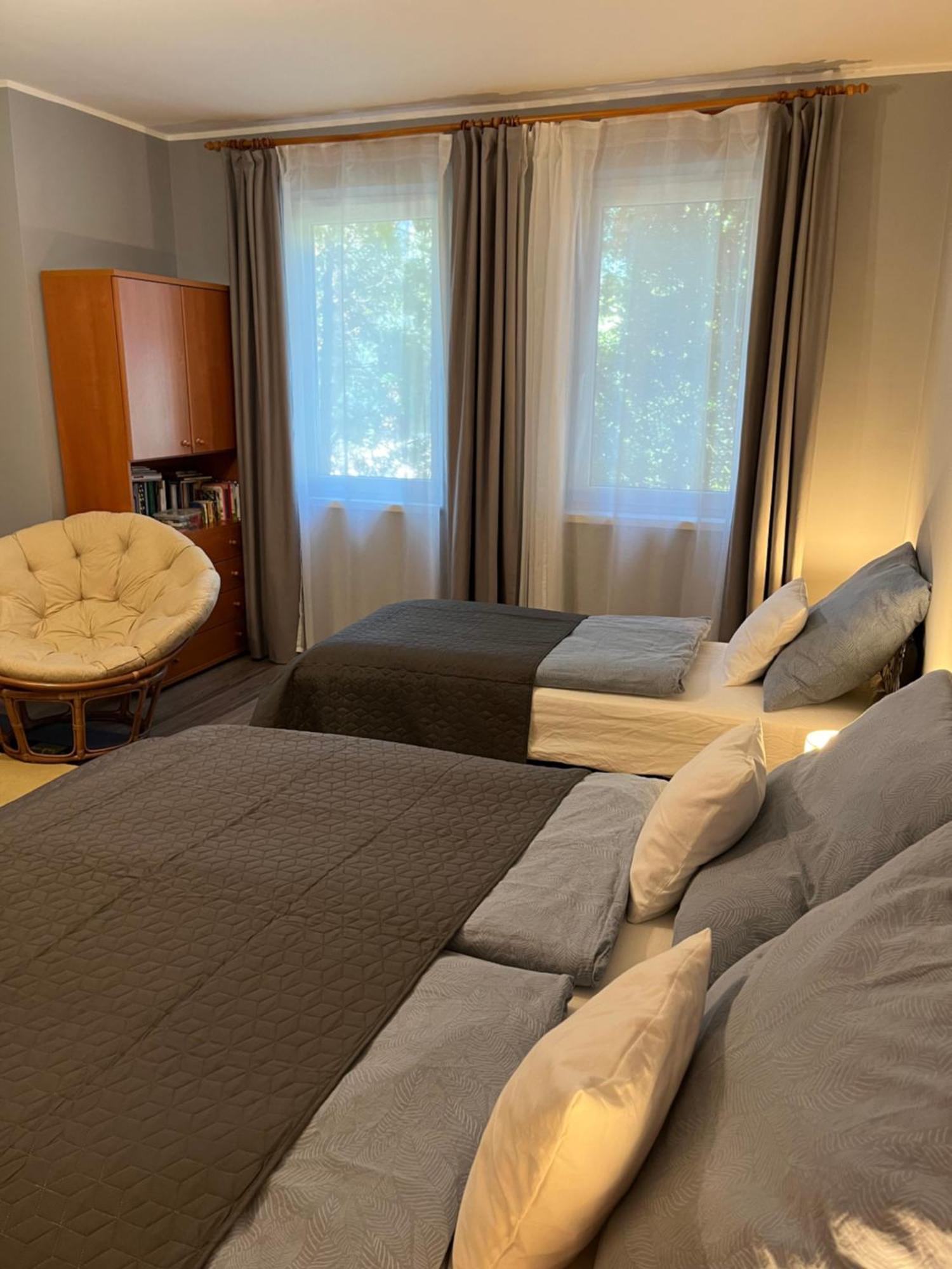 Mandula Vendeghaz Apartment เอ็กเกอร์ ภายนอก รูปภาพ
